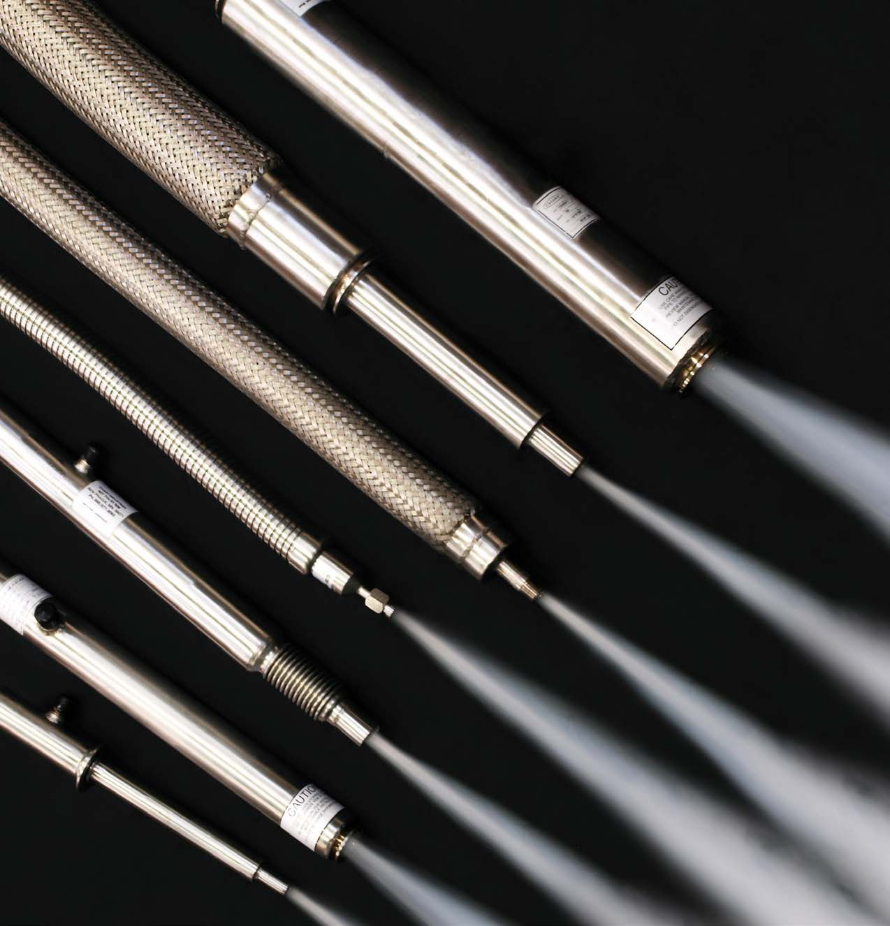 Vacuum-insulated pipe sections — rigid and flexible — with bayonet fittings