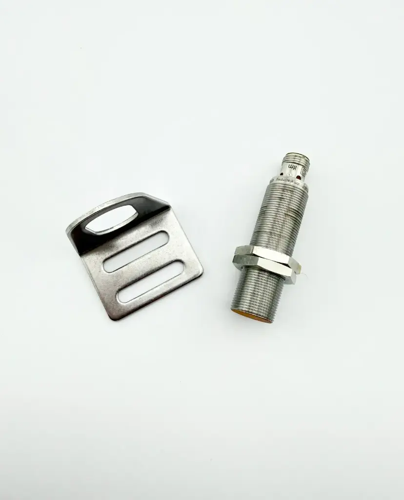 18mm Inductive Prox. Sensor - Long - L Bracket