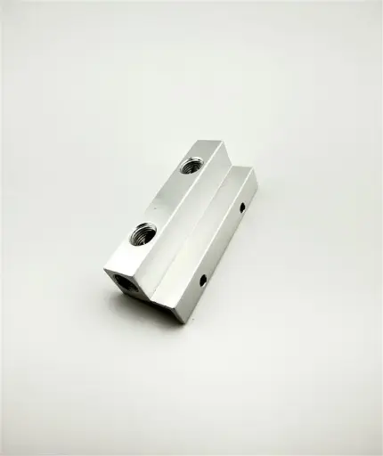 [223-713] 2-Way Gas Manifold